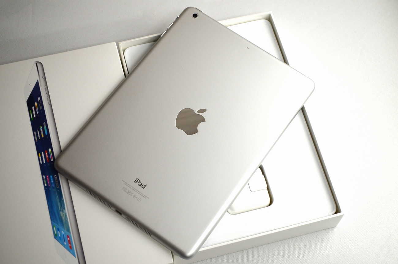 中古 Apple iPad Air Wi-Fi 16GB シルバー MD788J/B Wi-Fi版 17,700円