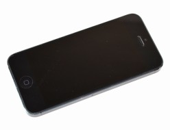 壊れた SoftBank iPhone5 64GB ブラック MD662J/A買取ました！