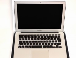 壊れたMacBook Air買取ました！13-inch,Mid 2013 MD760J/A,福岡博多ジャンク品ジャパン