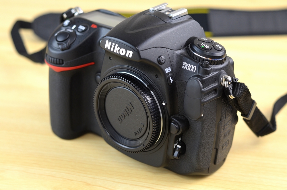 壊れたカメラ買取ました！ニコン D300 デジタル一眼レフカメラ,壊れたカメラの買取はジャンク品ジャパン